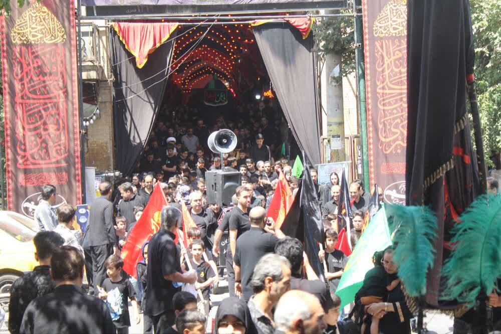 اجتماع بزرگ دانشآموزی «احلی من العسل» در بازار کاشان برگزار شد+تصاویر