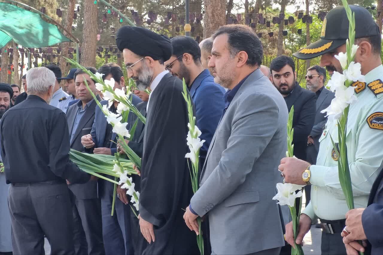 تجدید میثاق نماینده ولی فقیه در کاشان با آرمانهای شهداء+تصاویر
