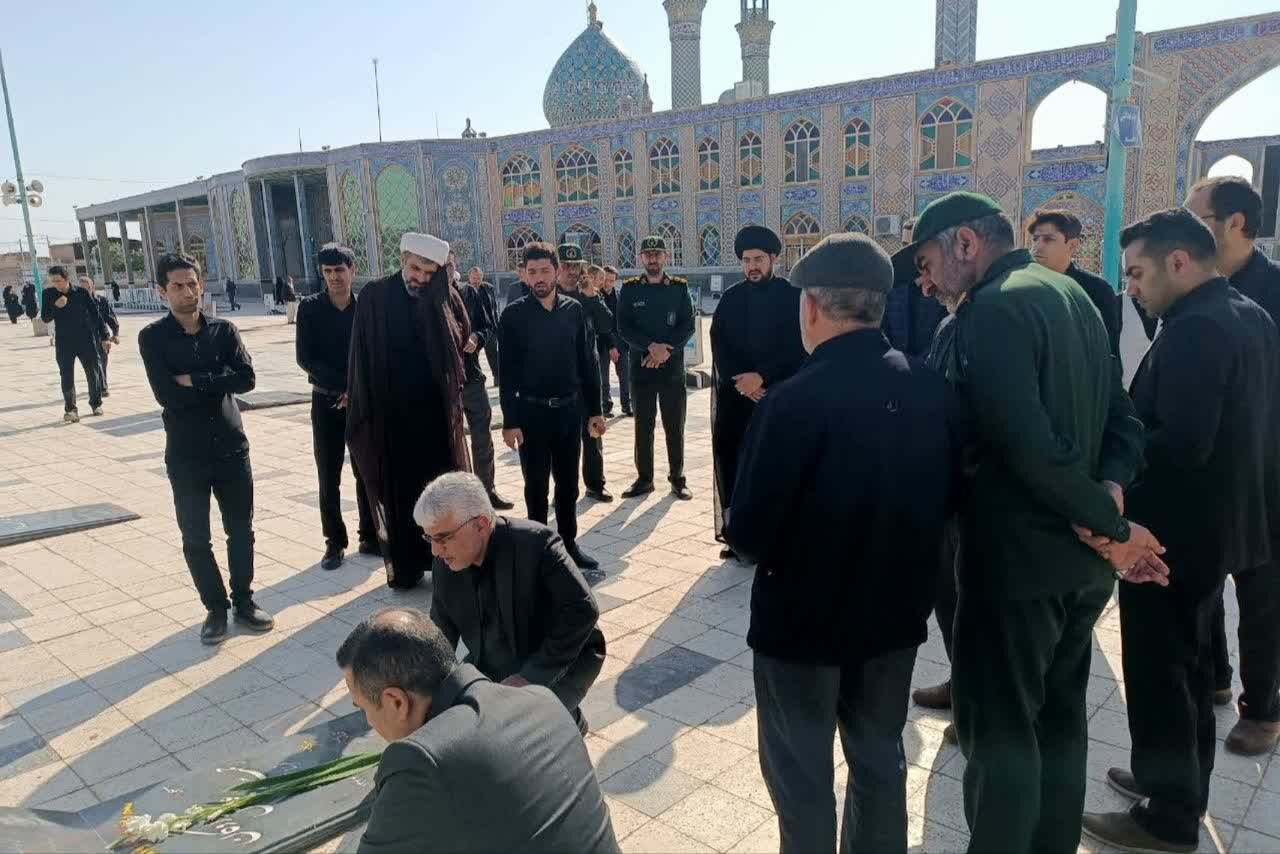 گلزار شهدای شهرستان آران و بیدگل غبارروبی و عطرافشانی شد+ تصاویر