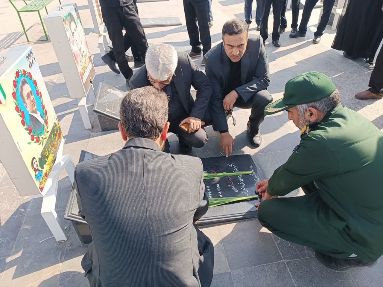 گلزار شهدای شهرستان آران و بیدگل غبارروبی و عطرافشانی شد