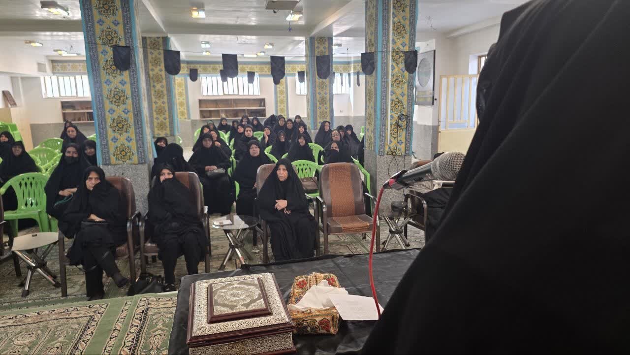 مراسم معنوی زیارت عاشورا در مدرسه علمیه تخصصی حضرت زینب کبری (س) رفسنجان برگزار شد+عکس