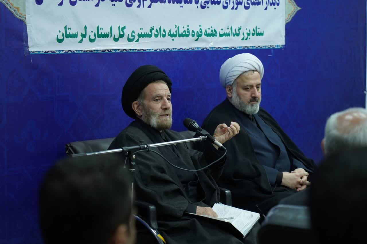 تصاویر/ دیدار کارکنان دادگستری لرستان با نماینده ولی فقیه در استان