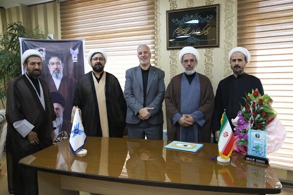 امضای تفاهم نامه همکاری دانشگاه آزاد اسلامی کرمانشاه و حوزه علمیه استان+عکس