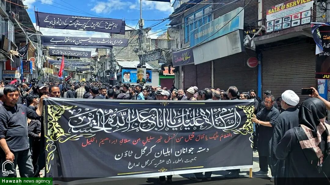 تصاویر/ برگزاری باشکوه دسته عزاداری به یاد حضرت علی‌اکبر (ع) در هفتم محرم حضور پرشور عزاداران در کارگل هند