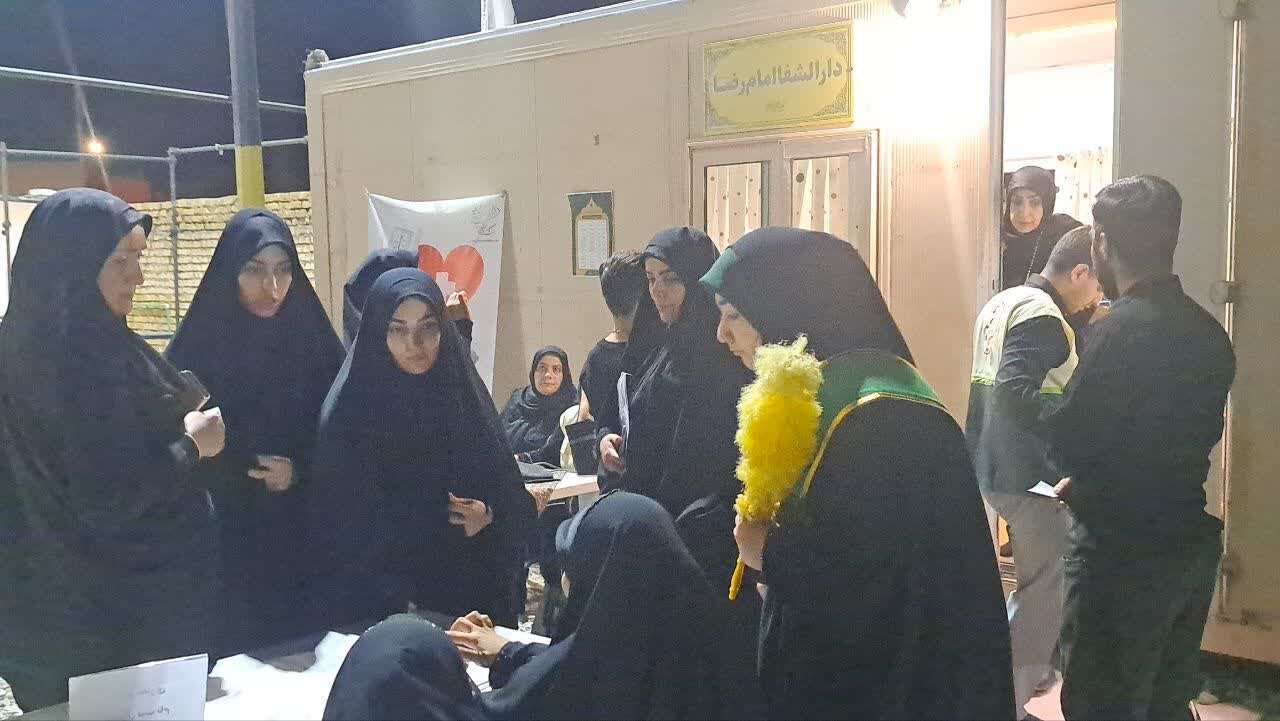 تجلی خدمت جهادی متخصصین قلب و عروق به عزاداران حسینی در کاشان+تصاویر