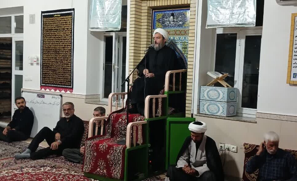 تصاویر/ برگزاری مراسم عزاداری محرم در روستای دولت شاه با سخنرانی امام جمعه بیجار