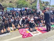 تصاویر/ جموں و کشمیر میں عزاداری سید الشہداء کے ساتھ با جماعت نماز کی ادائیگی