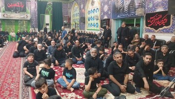 تصاویر/ میدان داری نوش آبادی ها در شب نهم محرم همزمان با اقامه عزای حضرت اباعبدالله الحسین(ع)