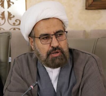 قیام عاشورا عزت را بر هر چیز مقدم کرد