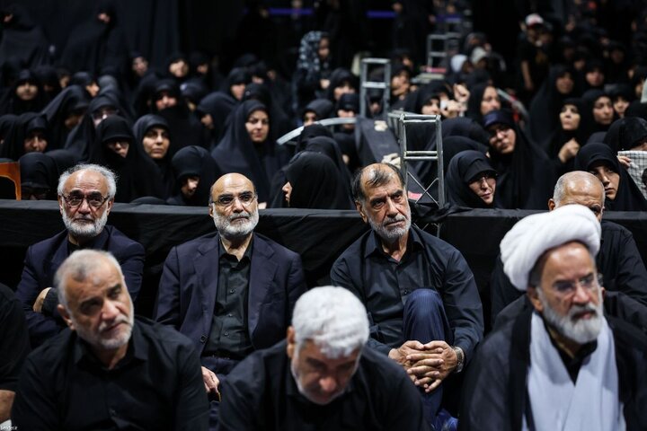 تصاویر/ عزاداری شب تاسوعا در جوار قتلگاه رهبر شهید انقلاب