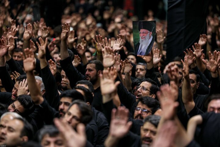 تصاویر/ عزاداری شب تاسوعا در جوار قتلگاه رهبر شهید انقلاب