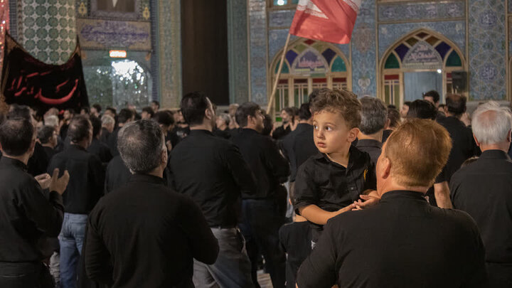 تصاویر/ آیین سوگواری شب تاسوعای حسینی هیئات مذهبی درهلال بن علی(ع)