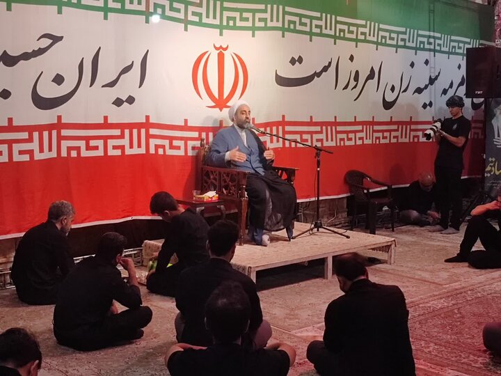 تصاویر/بازدید معاون فرهنگی اوقاف استان مرکزی از برنامه‌های فرهنگی امامزادگان عبدالله و آمنه خاتون در شب تاسوعا