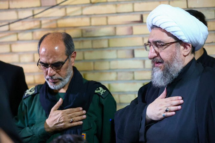تصاویر / حضور حجت‌الاسلام‌والمسلمین مطهری‌اصل در مراسم عزاداری بیت آیت‌الله آل‌هاشم