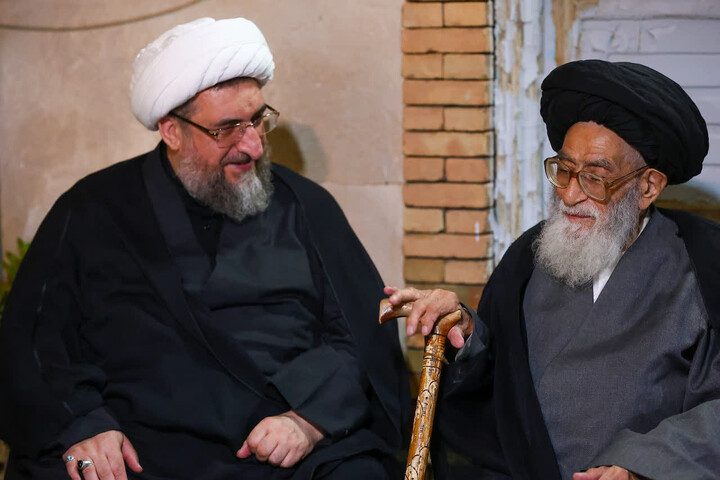 تصاویر / حضور حجت‌الاسلام‌والمسلمین مطهری‌اصل در مراسم عزاداری بیت آیت‌الله آل‌هاشم