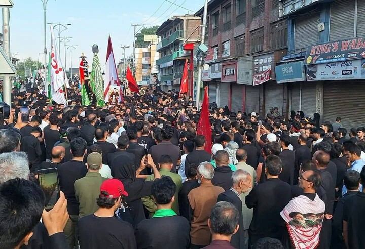 تصاویر/ عزاداری حسینی همراه با اقامهٔ نماز جماعت در جامو و کشمیر