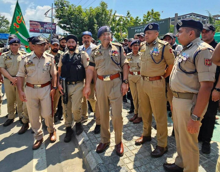 تصاویر/ عزاداری حسینی همراه با اقامهٔ نماز جماعت در جامو و کشمیر