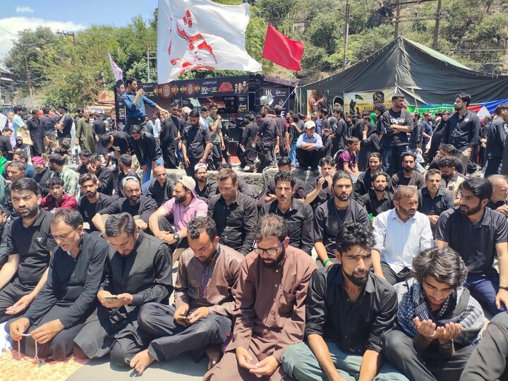 تصاویر/ عزاداری حسینی همراه با اقامهٔ نماز جماعت در جامو و کشمیر