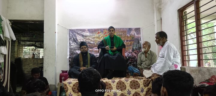 মেদিনীপুরের কুমারপুরে পবিত্র মহররমের সপ্তম দিন উপলক্ষে ইমাম হুসাইন (আ.)-এর কারবালার শহাদতের স্মরণে এক ভাবগম্ভীর মজলিস অনুষ্ঠিত হয়েছে।