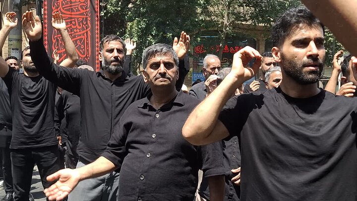 تصاویر/ مراسم عزاداری اربعین حسینی با حضورهیئات مذهبی درخیابان ها ومیادین کاشان