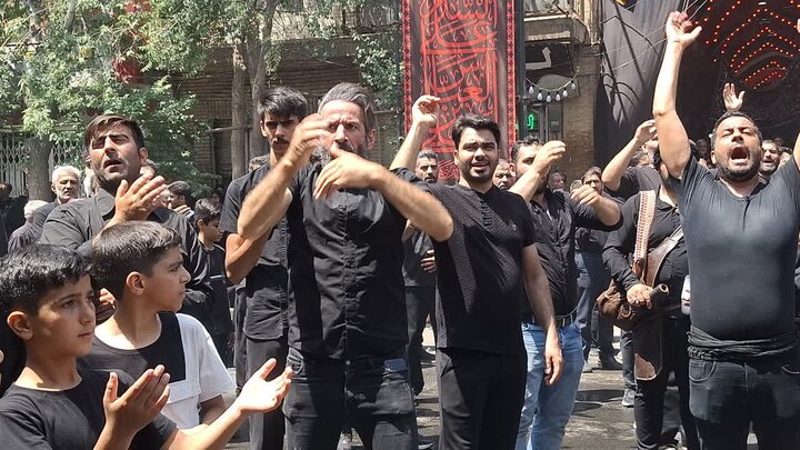 تصاویر/ مراسم عزاداری اربعین حسینی با حضورهیئات مذهبی درخیابان ها ومیادین کاشان