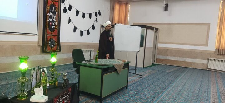 تصاویر/ ویژه برنامه سوگواری ایام شهادت سیدالشهدا (ع) در مدرسه علمیه حضرت زینب(س) کرمان