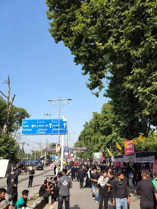 تصاویر/ عزاداری حسینی همراه با اقامهٔ نماز جماعت در جامو و کشمیر