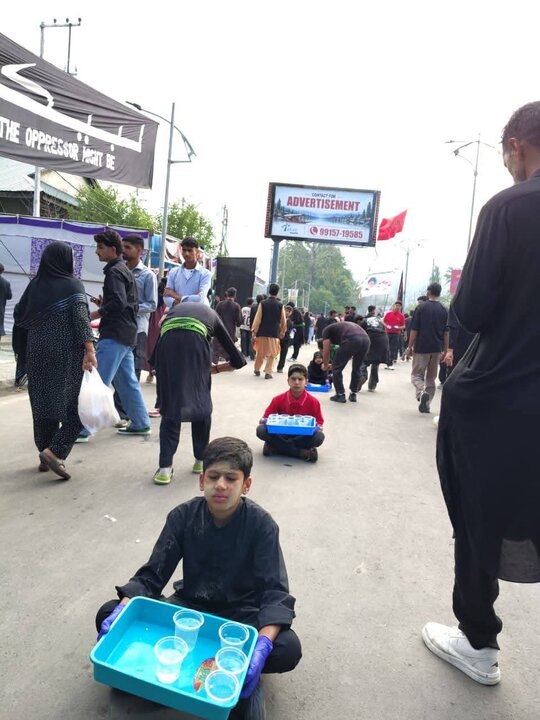 تصاویر/ عزاداری حسینی همراه با اقامهٔ نماز جماعت در جامو و کشمیر