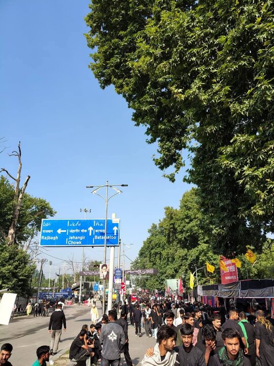 تصاویر/ عزاداری حسینی همراه با اقامهٔ نماز جماعت در جامو و کشمیر