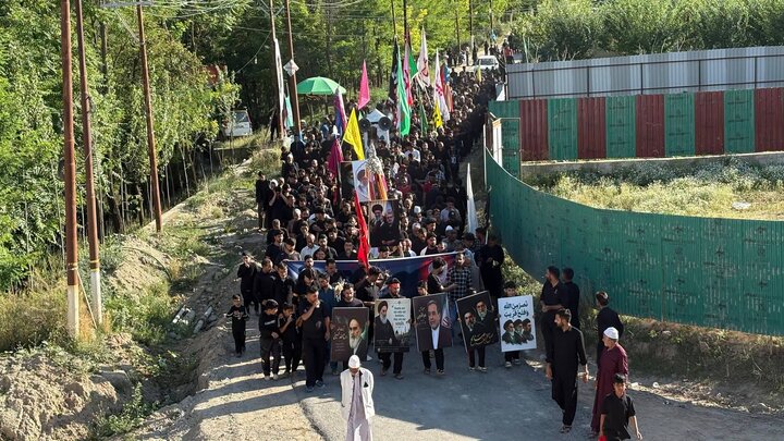 تصاویر/ عزاداری حسینی همراه با اقامهٔ نماز جماعت در جامو و کشمیر