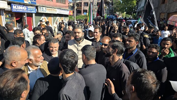 تصاویر/ عزاداری حسینی همراه با اقامهٔ نماز جماعت در جامو و کشمیر