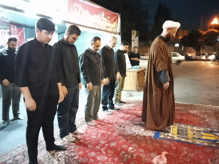 تصاویر / خدمت رسانی طلاب تویسرکانی به عزاداران حسینی