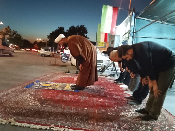 تصاویر / خدمت رسانی طلاب تویسرکانی به عزاداران حسینی