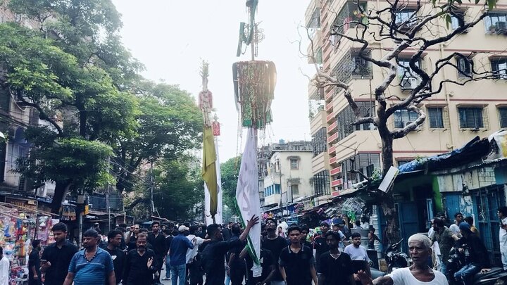 হুসাইনির চেতনা ও আবেগ; কলকাতা, পশ্চিমবঙ্গ, ভারতে জমকালো শোকযাত্রা ও শোকানুষ্ঠান/ছবি