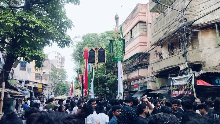 হুসাইনির চেতনা ও আবেগ; কলকাতা, পশ্চিমবঙ্গ, ভারতে জমকালো শোকযাত্রা ও শোকানুষ্ঠান/ছবি