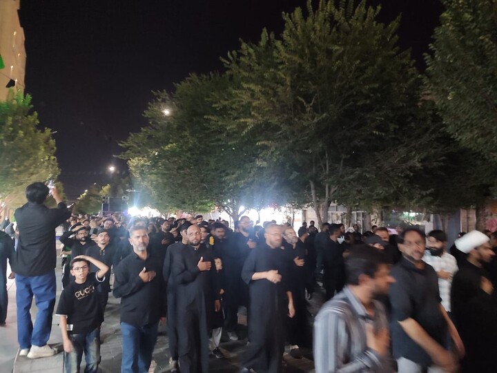 تصاویر / قم المقدسہ میں آٹھ محرم الحرام کے موقع پر مجمع علماء و طلابِ ہند مقیم قم کے زیرِ اہتمام ایک عظیم الشان جلوسِ عزا برآمد ہوا