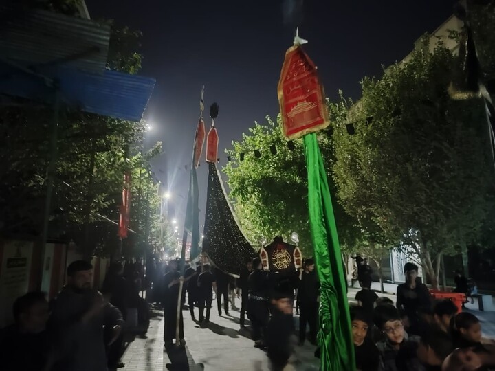 تصاویر / قم المقدسہ میں آٹھ محرم الحرام کے موقع پر مجمع علماء و طلابِ ہند مقیم قم کے زیرِ اہتمام ایک عظیم الشان جلوسِ عزا برآمد ہوا