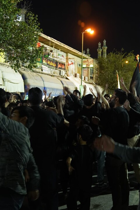 تصاویر / قم المقدسہ میں آٹھ محرم الحرام کے موقع پر مجمع علماء و طلابِ ہند مقیم قم کے زیرِ اہتمام ایک عظیم الشان جلوسِ عزا برآمد ہوا