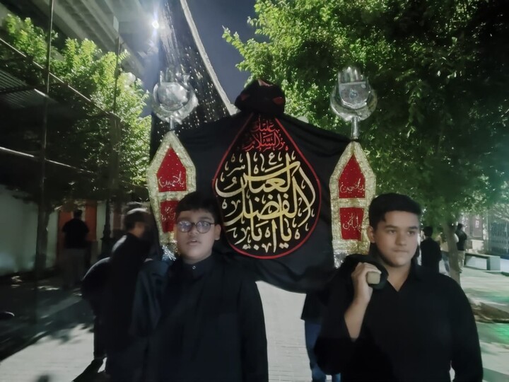 تصاویر / قم المقدسہ میں آٹھ محرم الحرام کے موقع پر مجمع علماء و طلابِ ہند مقیم قم کے زیرِ اہتمام ایک عظیم الشان جلوسِ عزا برآمد ہوا