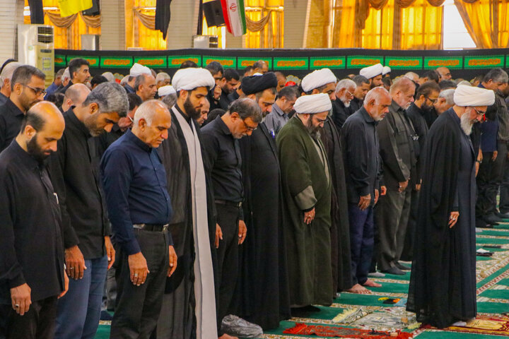 تصاویر/ نماز ظهر تاسوعا در بوشهر