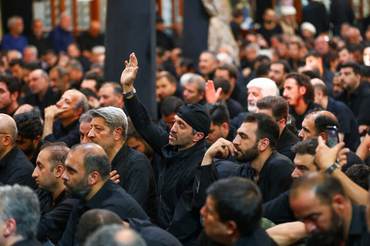 تصاویر | اقامه نماز ظهر و عصر تاسوعای حسینی در تبریز