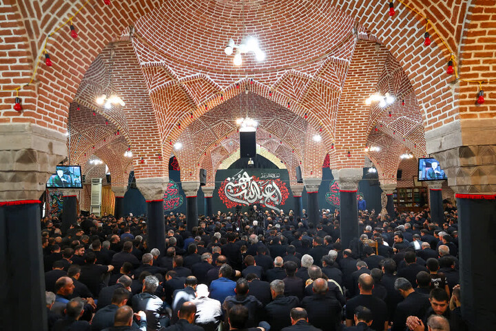 تصاویر | اقامه نماز ظهر و عصر تاسوعای حسینی در تبریز