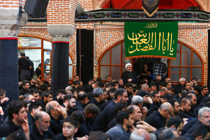 تصاویر | اقامه نماز ظهر و عصر تاسوعای حسینی در تبریز