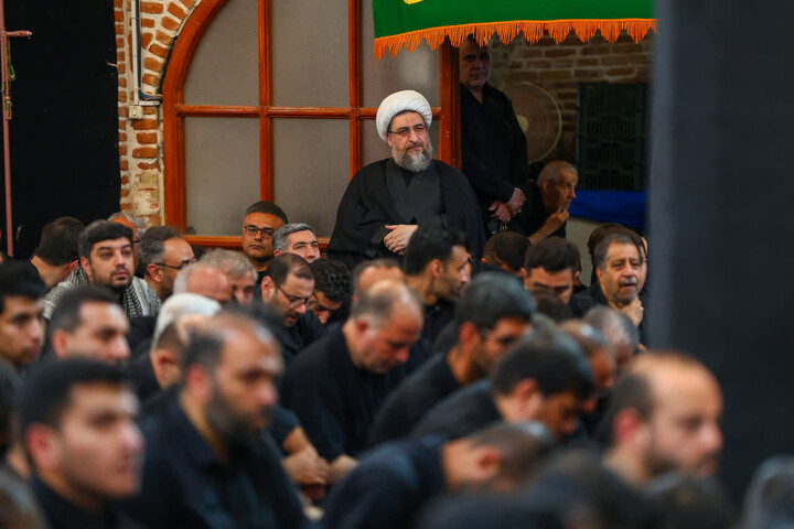 تصاویر | اقامه نماز ظهر و عصر تاسوعای حسینی در تبریز