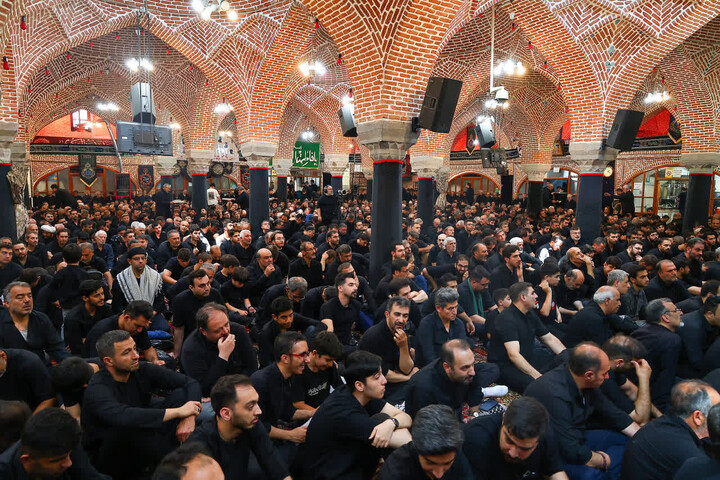 تصاویر | اقامه نماز ظهر و عصر تاسوعای حسینی در تبریز