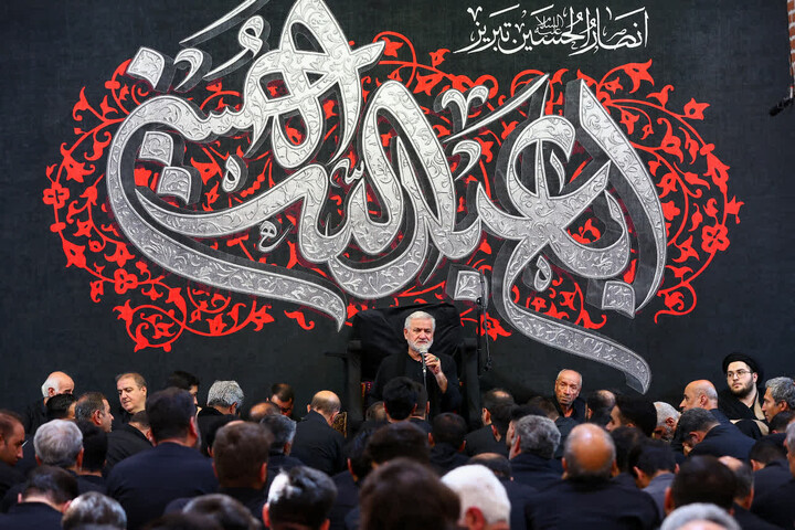 تصاویر | اقامه نماز ظهر و عصر تاسوعای حسینی در تبریز