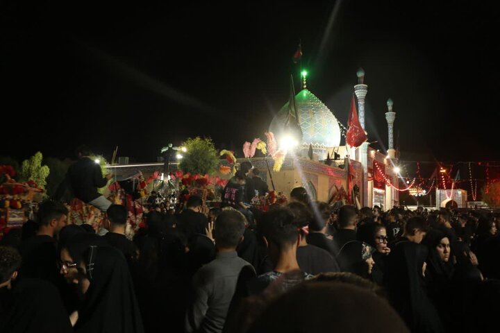 تصاویر | شب تاسوعا متفاوت در امامزاده شاه سید علی(ع)قم