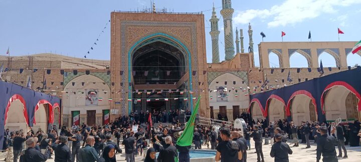 تصاویر/ اجتماع مردمی و قافله عزاداری ظهر تاسوعا درآستان علی بن باقر(ع)