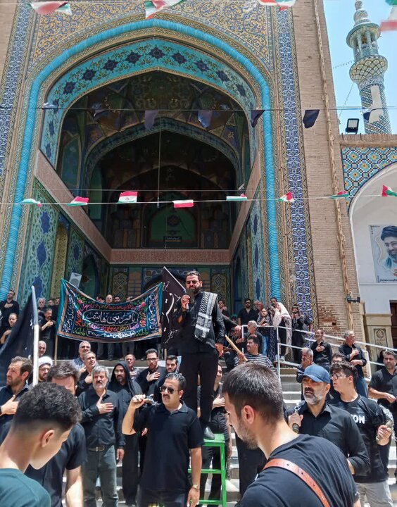 تصاویر/ اجتماع مردمی و قافله عزاداری ظهر تاسوعا درآستان علی بن باقر(ع)