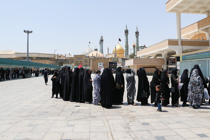 اطعام عزاداران تاسوعای حسینی در حرم بانوی کرامت